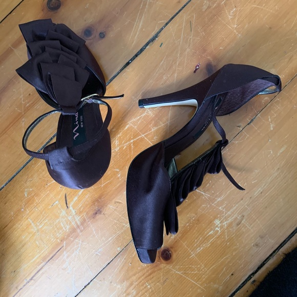 NINA chocolate brown satin 3” heels worn once - Picture 2 of 3